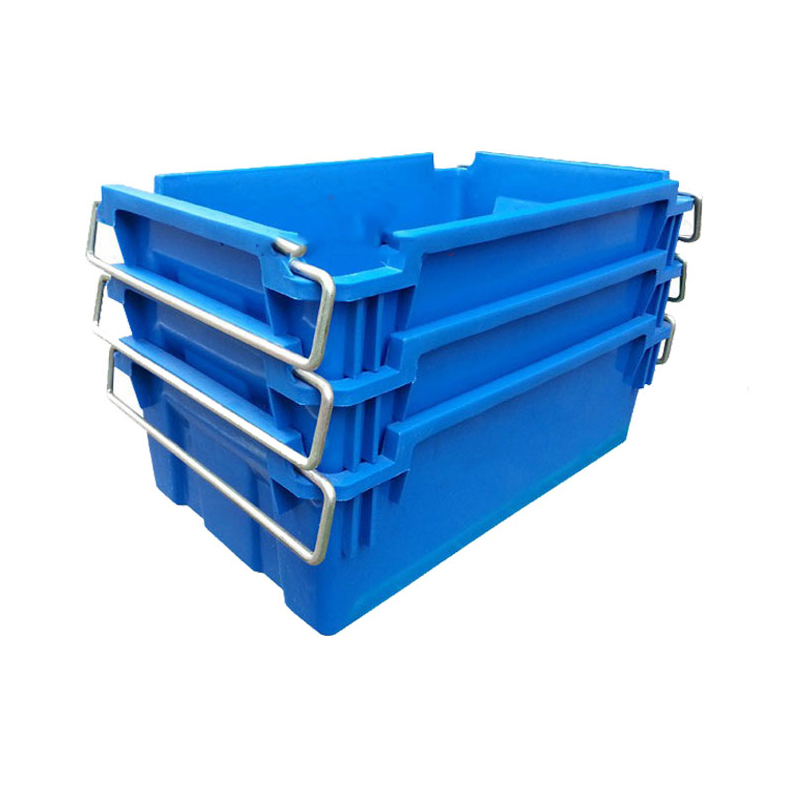 Thùng nhựa đặc A2 có quai sắt 2 Thùng nhựa đặc A2 có quai sắt